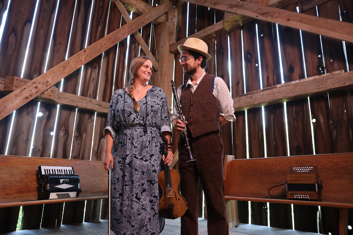 Bal animé par Emilyn Stam & John David Williams