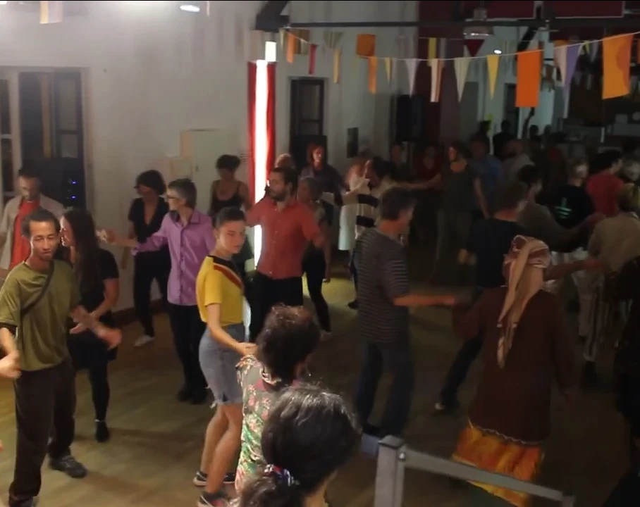 Atelier danses trad + mini bal scène ouverte